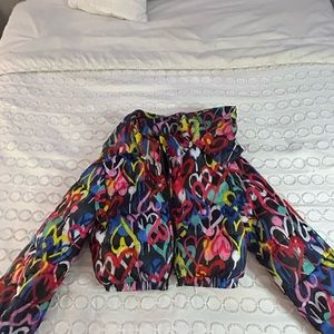 Love heart graphic cropped puffer coat